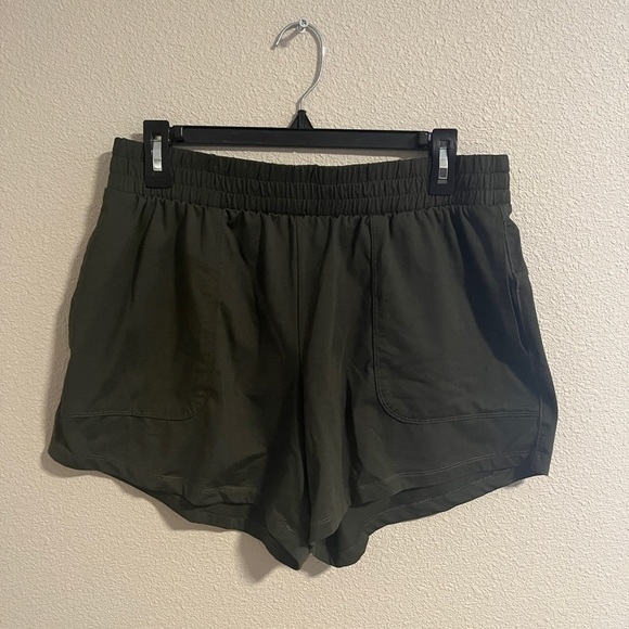 All in Motion pull on shorts size medium - Picture 1 of 3
